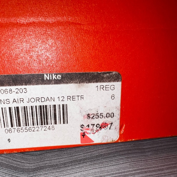 Women’s Air Jordan 12 Retro ((PLUS free shoes come along!)) - Picture 5 of 11